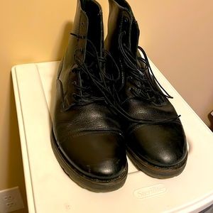 Mens DIESEL boots size 44 ( size 11) black with great details.